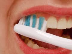 spazzolamento denti